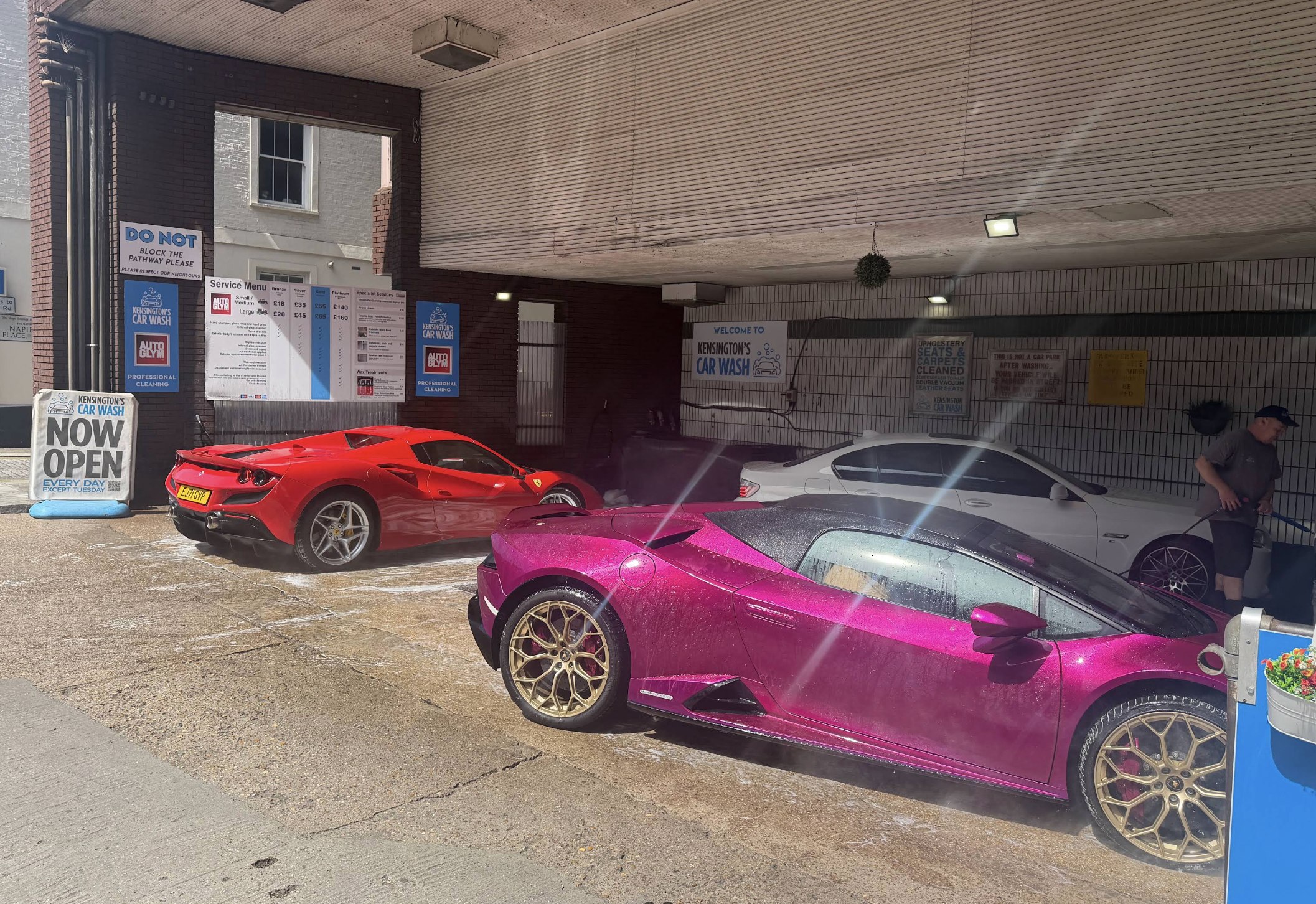 Ferrari F8 and Huracán STO: back under the canopy at Kensington's Car Wash