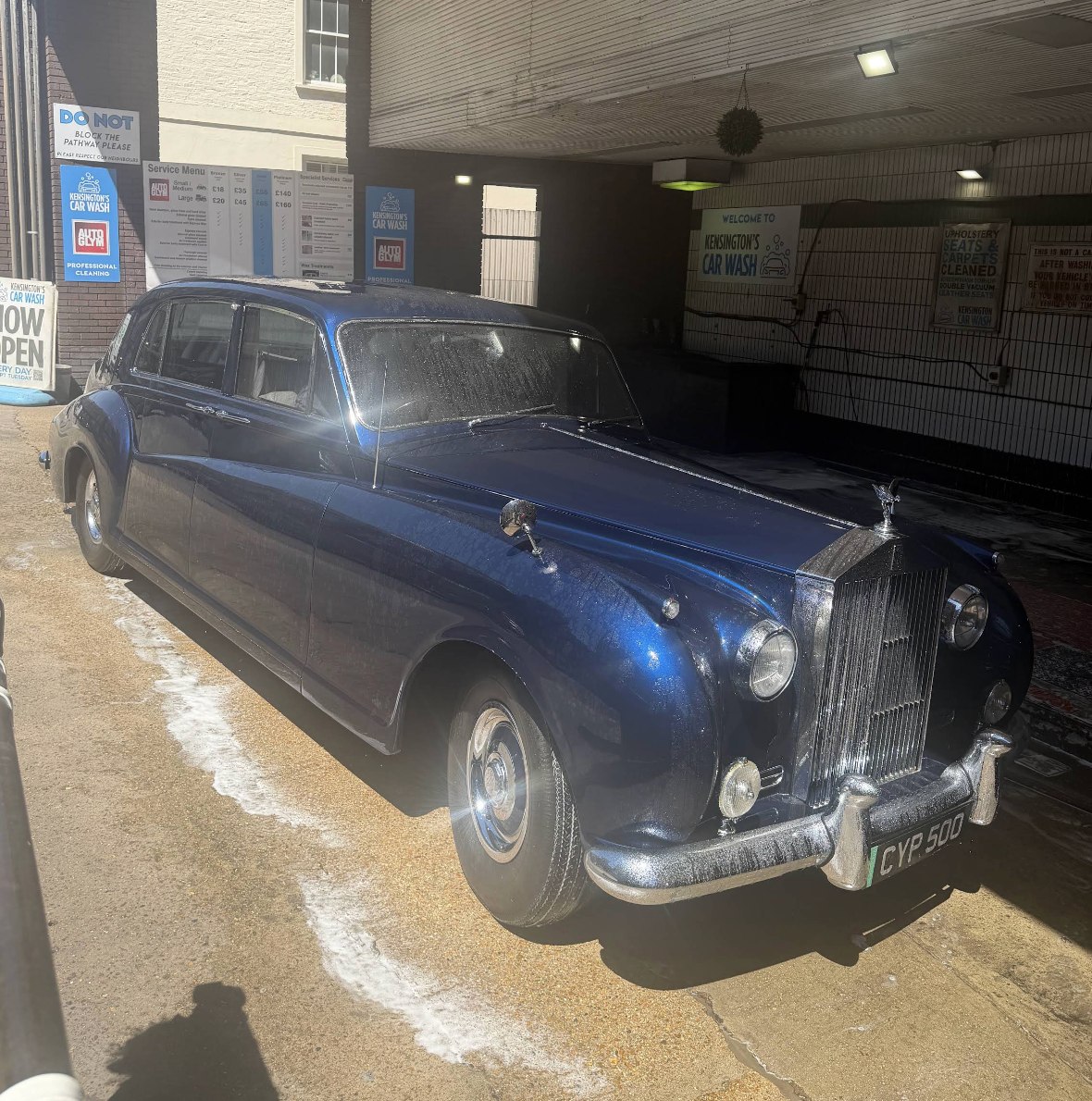 Vintage Phantom V: leaving the forecourt at Kensington's Car Wash